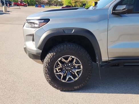 Used 2024 Chevrolet Colorado ZR2 w/ Technology Package AWD/4WD image 8