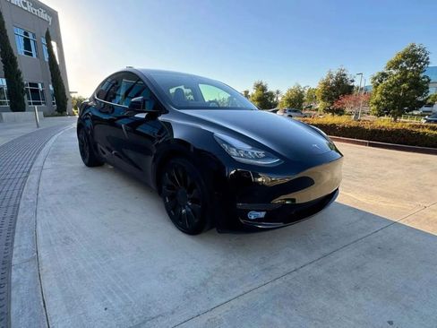 Used 2023 Tesla Model Y Performance AWD/4WD image 3
