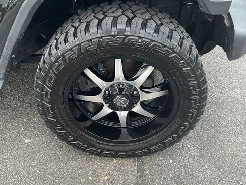 Used 2020 Jeep Gladiator Overland AWD/4WD image 12