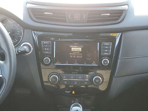 Used 2019 Nissan Rogue SV image 28