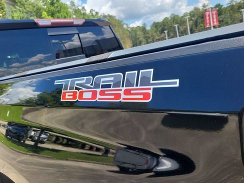 Used 2020 Chevrolet Silverado 1500 LT Trail Boss w/ Midnight Edition AWD/4WD image 11