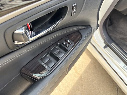 Used 2013 Lexus LS 460 AWD w/ Comfort Pkg image 15