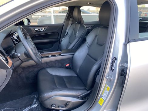 Used 2022 Volvo S60 B5 Momentum w/ Premium Package image 13