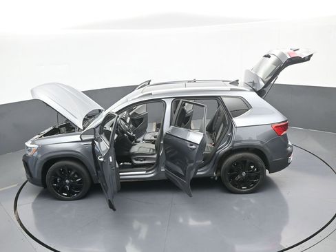 Used 2022 Volkswagen Taos SEL w/ Panoramic Sunroof Package image 66