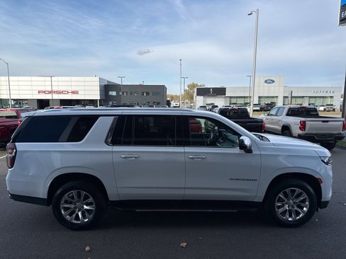 Used 2023 Chevrolet Suburban Premier image 5