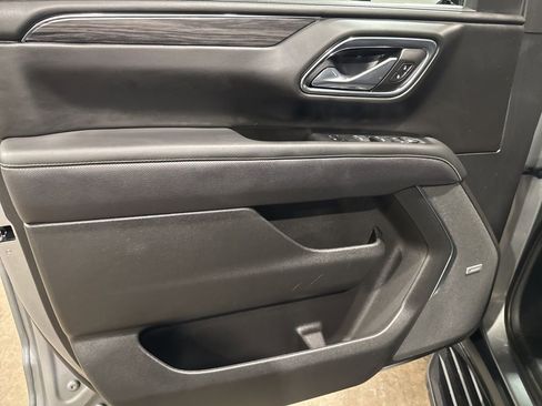 Used 2023 GMC Yukon SLT w/ SLT Premium Package image 16