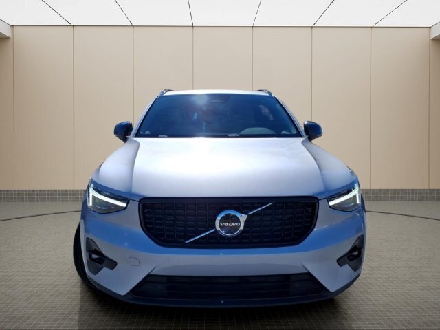 New 2026 Volvo XC40 B5 Plus w/ Protection Package Premier AWD/4WD image 4