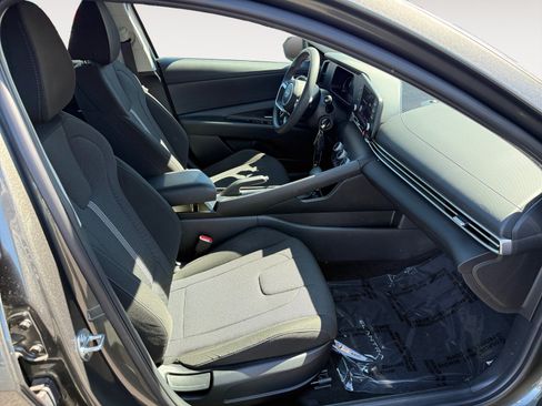 Certified 2024 Hyundai Elantra SE FWD image 19