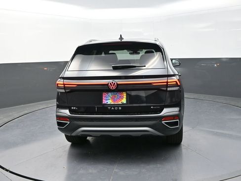 New 2025 Volkswagen Taos SEL image 7