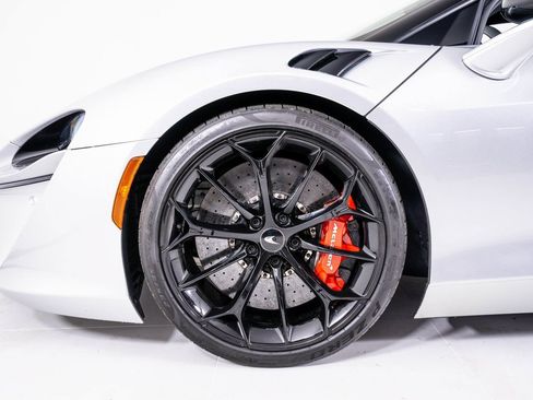 Used 2023 McLaren Artura RWD image 12