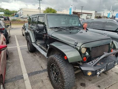 Used 2011 Jeep Wrangler Unlimited Sahara w/ Dual Top Group AWD/4WD image 14