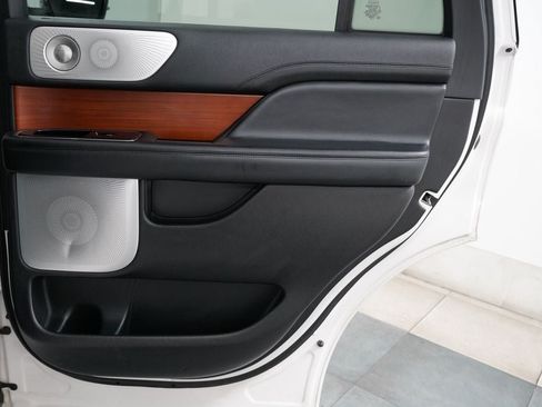 Used 2019 Lincoln Navigator Reserve w/ Cargo Package AWD/4WD image 29