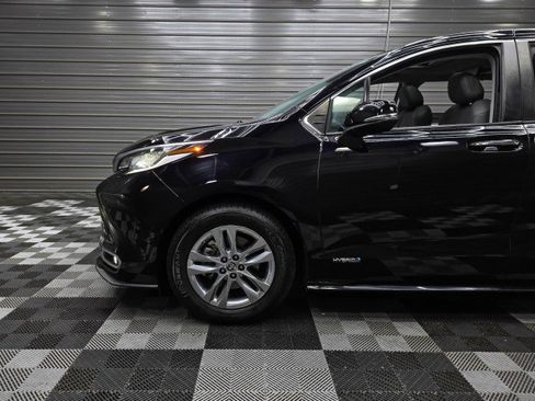 Used 2021 Toyota Sienna Limited AWD/4WD image 45