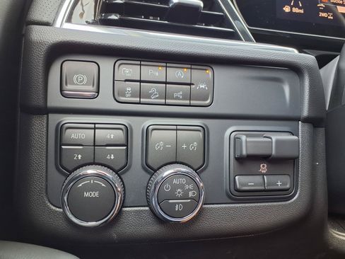 Used 2025 Chevrolet Tahoe Premier w/ Sun And Tow Package AWD/4WD image 14