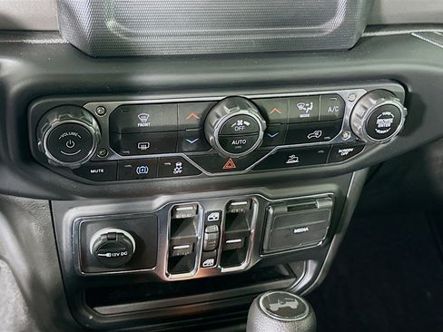 Used 2023 Jeep Wrangler Unlimited image 23