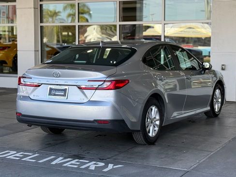 Used 2025 Toyota Camry LE image 11