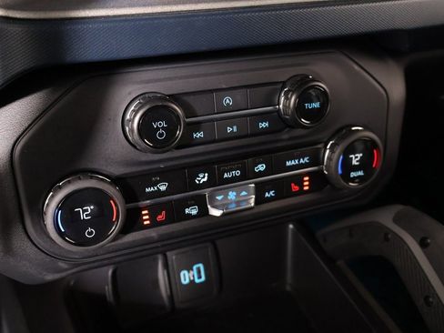 Used 2024 Ford Bronco Outer Banks image 9