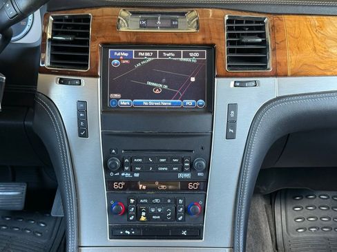 Used 2014 Cadillac Escalade Platinum RWD image 13