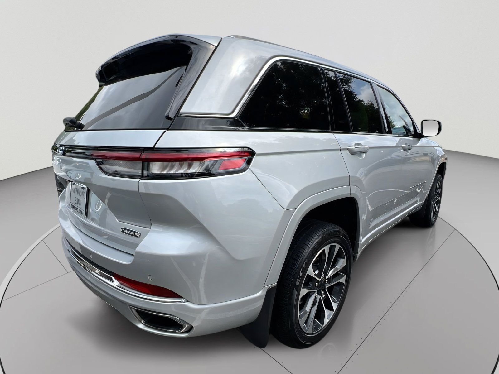 Used 2022 Jeep Grand Cherokee Overland w/ MOPAR Finishing Package AWD/4WD image 5