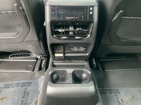 Used 2024 Jeep Grand Cherokee L Altitude image 28