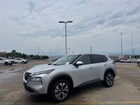 Used 2023 Nissan Rogue SV FWD image 9
