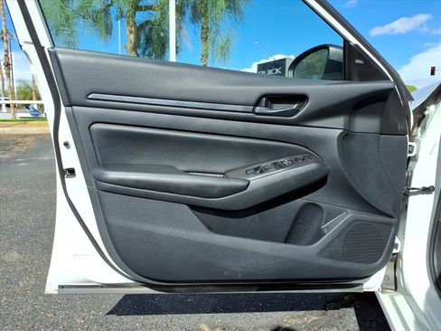 Used 2024 Nissan Altima 2.5 S image 18