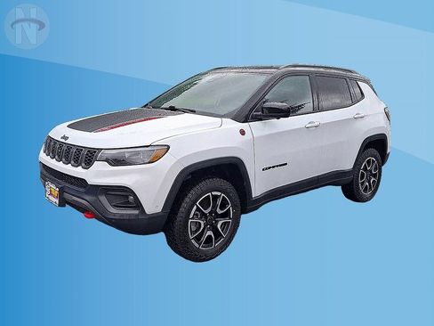 Used 2025 Jeep Compass Trailhawk w/ Trailhawk Elite Group AWD/4WD image 4