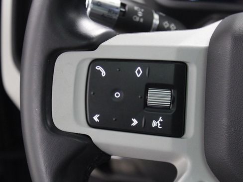 Used 2022 Land Rover Defender 90 X-Dynamic S image 17