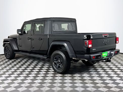 Used 2022 Jeep Gladiator Sport image 6