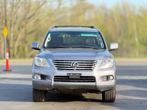 Used 2011 Lexus LX 570 4WD w/ Luxury Pkg image 3