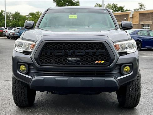 Used 2019 Toyota Tacoma SR w/ SR Convenience Package AWD/4WD image 2
