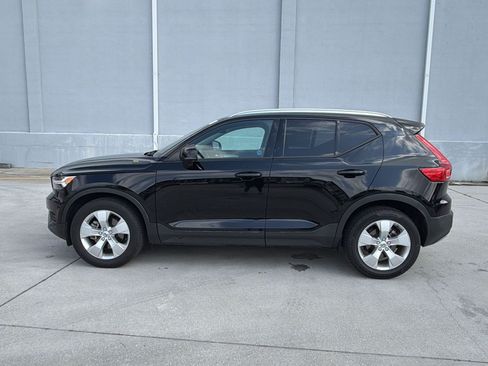 Used 2020 Volvo XC40 T4 Momentum FWD image 2