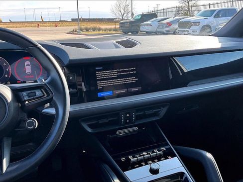 Used 2024 Porsche Cayenne image 8