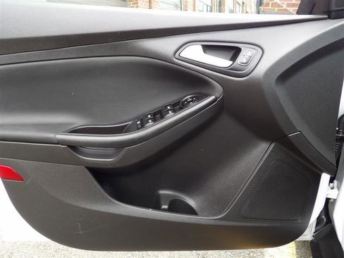 Used 2017 Ford Focus SE w/ Cold Weather Package image 22