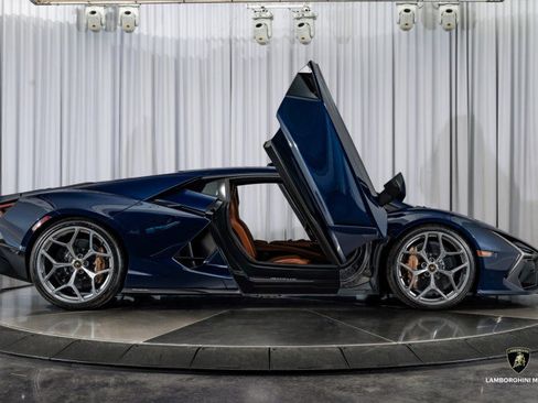 Used 2025 Lamborghini Revuelto image 26