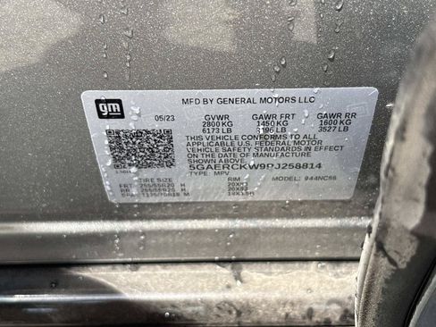 Used 2023 Buick Enclave Premium w/ Experience Buick Package FWD image 11