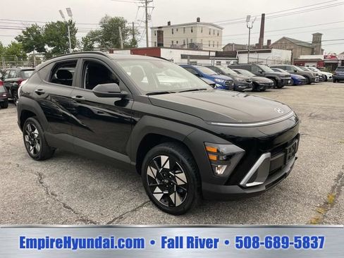 Used 2024 Hyundai Kona SEL AWD/4WD image 2