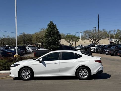 Used 2025 Toyota Camry LE image 4