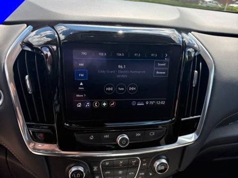 Used 2021 Chevrolet Traverse LT FWD image 21