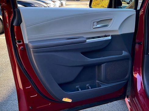 Certified 2023 Toyota Sienna XLE image 21