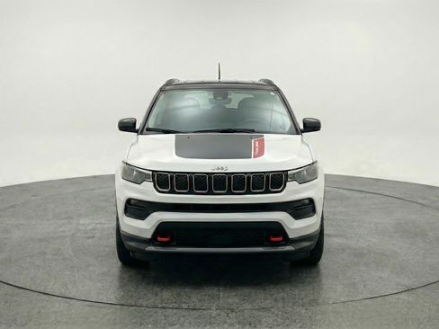 Used 2025 Jeep Compass Trailhawk image 2
