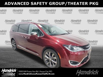 Used 2017 Chrysler Pacifica Limited w/ UConnect Theater Package
