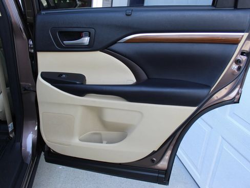 Used 2018 Toyota Highlander Limited AWD/4WD image 24