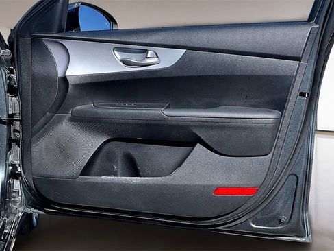 Used 2024 Kia Forte LXS w/ LXS Technology Package image 18