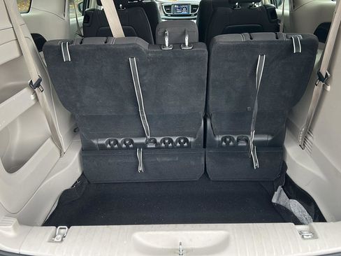 Used 2023 Chrysler Voyager LX image 8