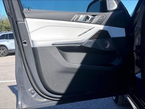 Used 2026 BMW X7 xDrive40i w/ Executive Package image 17