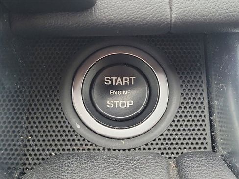 Used 2018 Land Rover Range Rover Sport HSE image 32