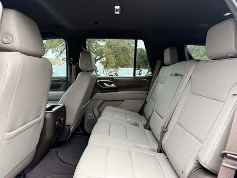 Used 2022 Chevrolet Tahoe LT w/ Luxury Package image 12