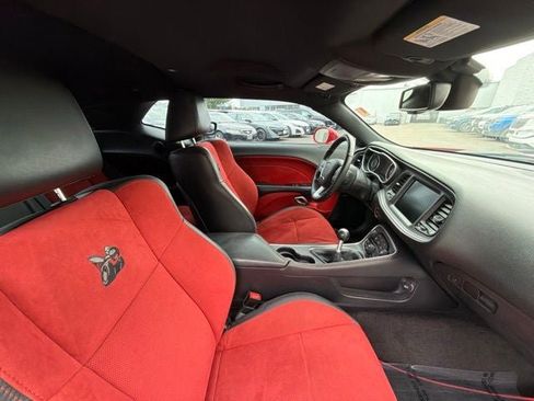 Used 2016 Dodge Challenger R/T Scat Pack w/ Leather Interior Group RWD image 17