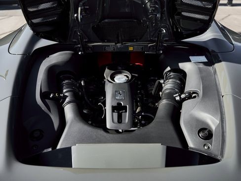 Used 2022 Ferrari F8 Tributo image 24